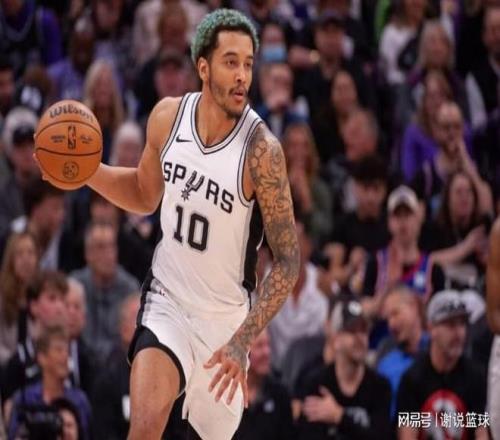 琼斯底线得,祖巴茨妙传,完成惊艳扣,好博体育官方,好博体育在线官网,好博体育线上,好博体育APP