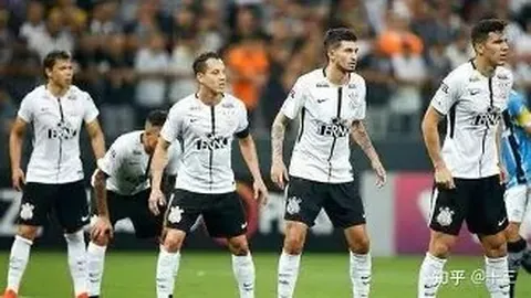 《曼联冬窗迫在眉睫，紧急决定！5大将命运待揭晓，桑乔加盟引热议》